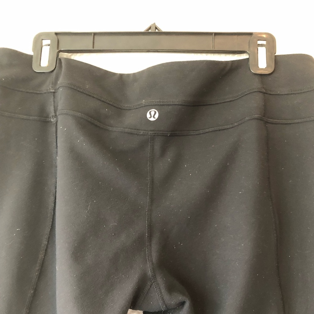 Black cropped Lululemon leggings